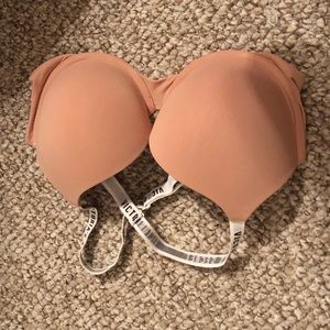 32DDD padded Victoria’s Secret bra